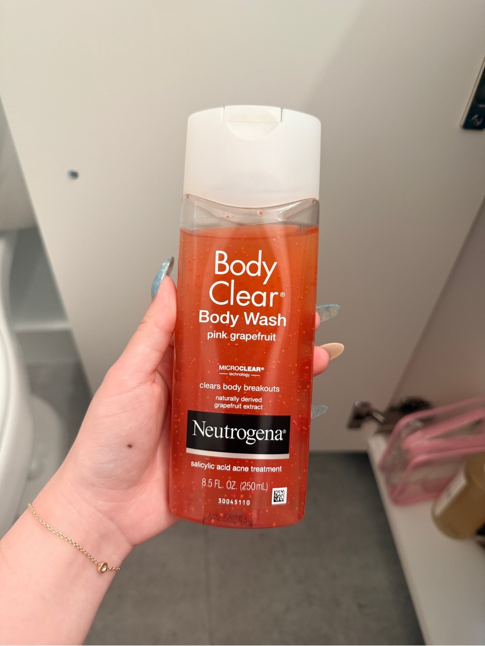 Neutrogena Body Clear Body Wash in Pink/White Packaging
